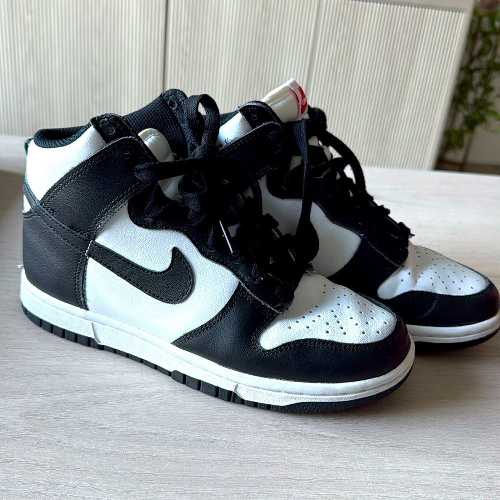 Nike Dunk High Retro – White/Black 'Panda' Size 6 women